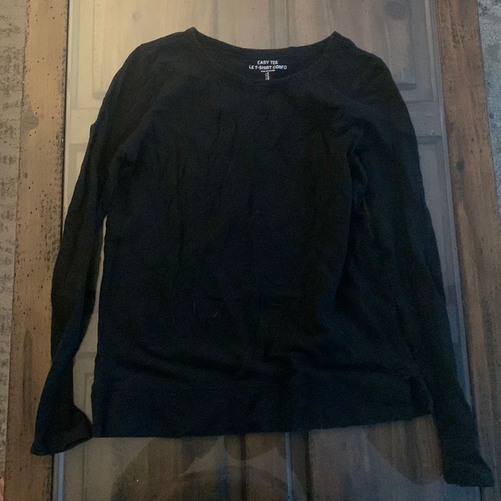 Plain, black king sleeve T-shirt